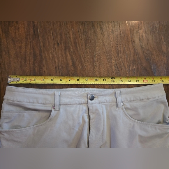Lululemon Athletica Men's Khaki Athletic Pants Size 35 - Picture 6 of 9